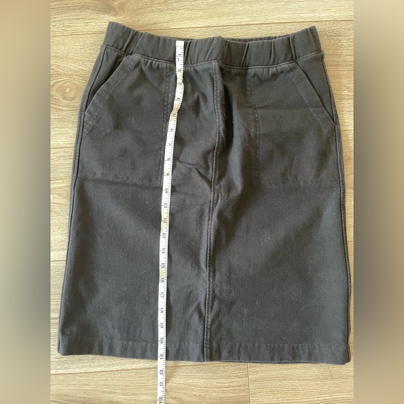 Like New Uniqlo Skirt Size M - Picture 4 of 4